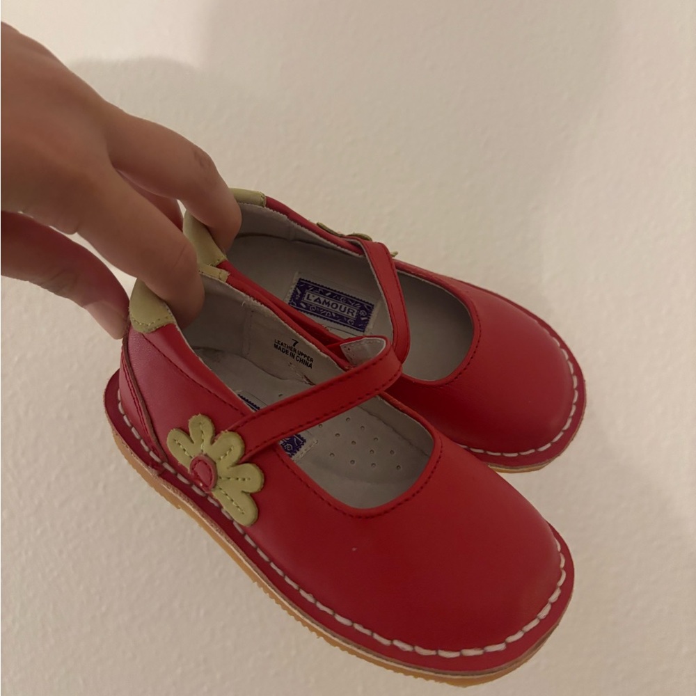 NEW Lamour Mary Jane shoes in red with flowers